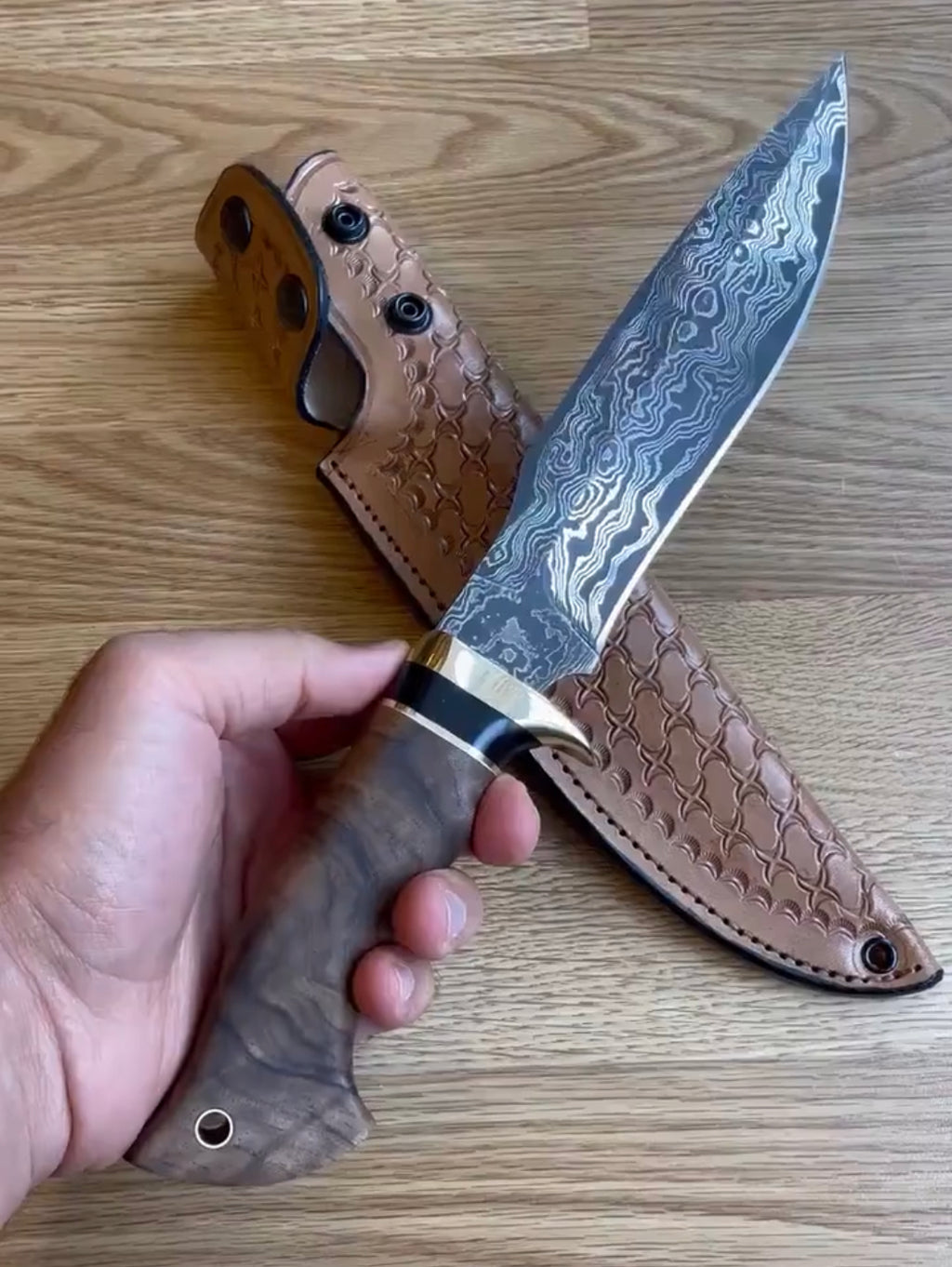Hunter’s Edge – Handmade Damascus Steel Skinning Knife | Pakka Wood Handle & Leather Sheath