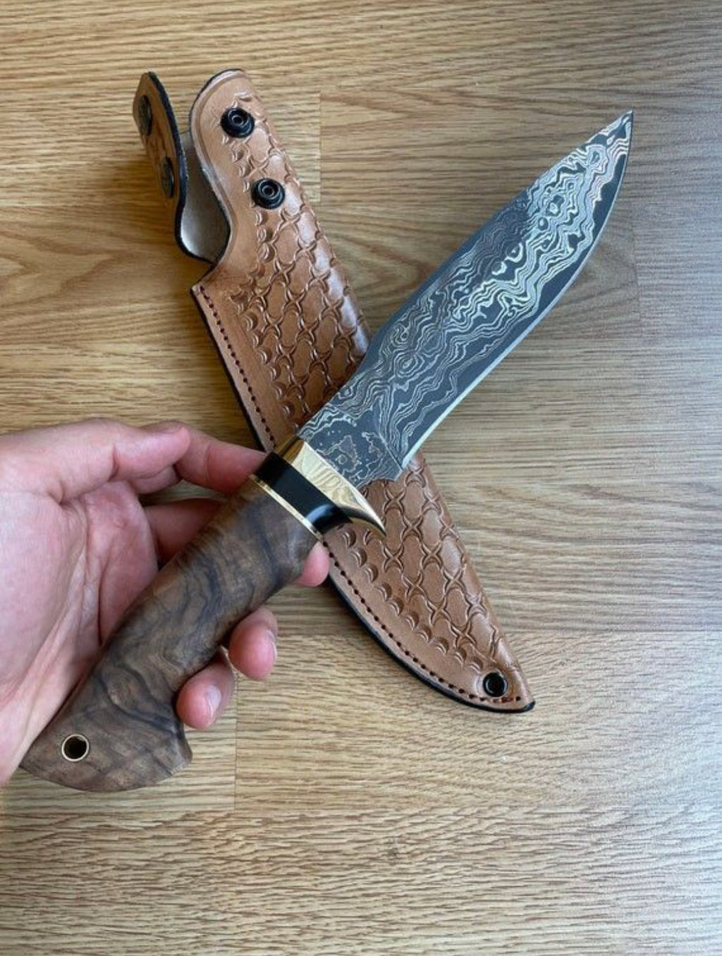 Hunter’s Edge – Handmade Damascus Steel Skinning Knife | Pakka Wood Handle & Leather Sheath