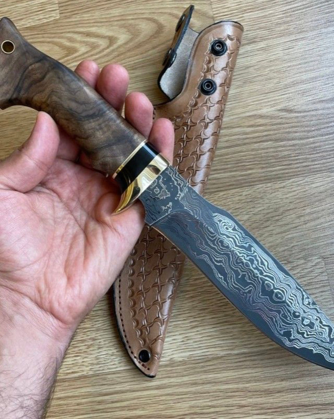 Hunter’s Edge – Handmade Damascus Steel Skinning Knife | Pakka Wood Handle & Leather Sheath