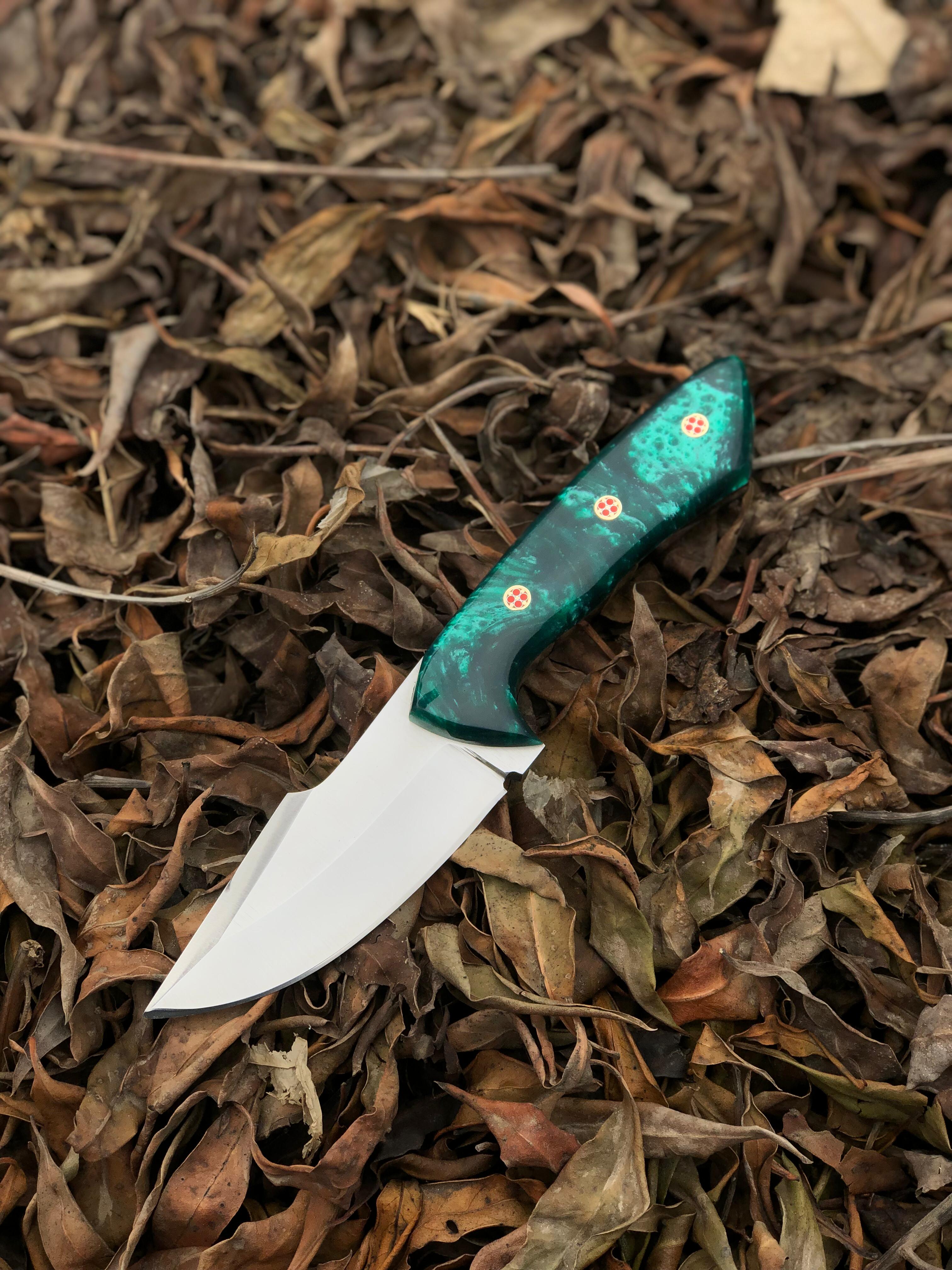 🌿 Green Comfort – Handmade High Carbon Steel Skinner Knife with Sheath