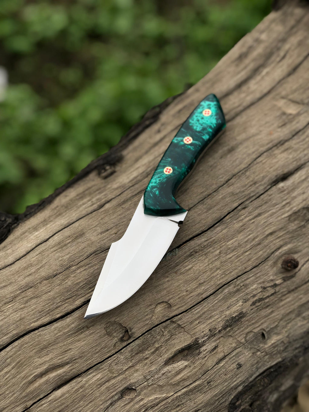 🌿 Green Comfort – Handmade High Carbon Steel Skinner Knife with Sheath
