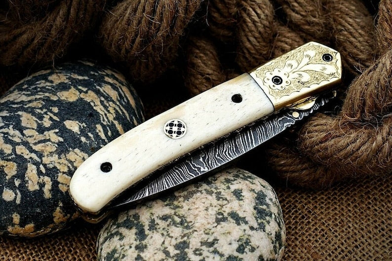 The DesertFang – Damascus Steel Folding Knife with Camel Bone Handle