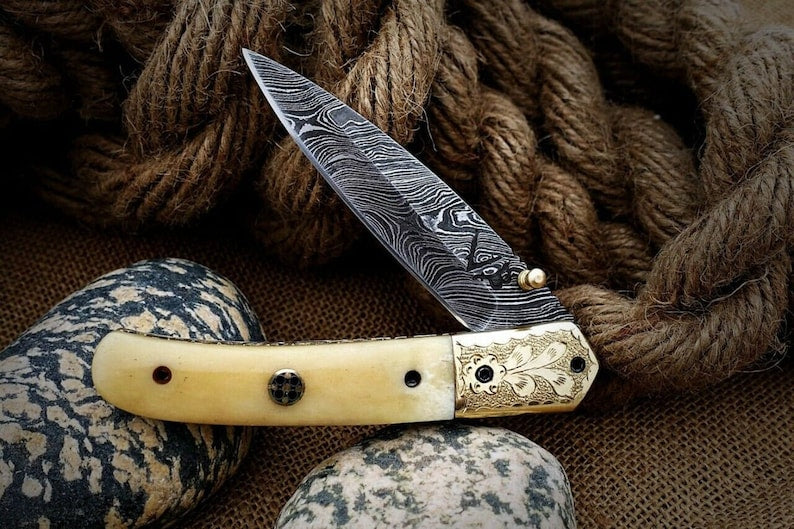 The DesertFang – Damascus Steel Folding Knife with Camel Bone Handle
