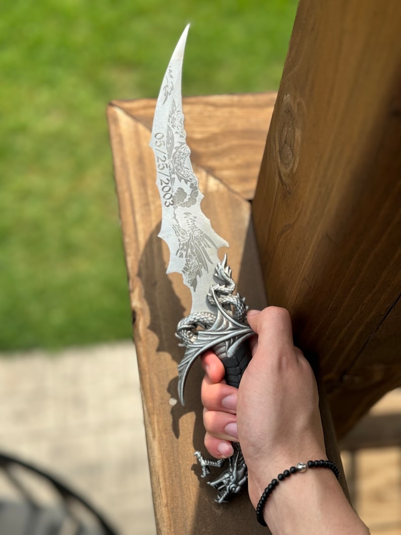 Dragonfang Display Blade – Custom Engraved Stainless Steel Knife
