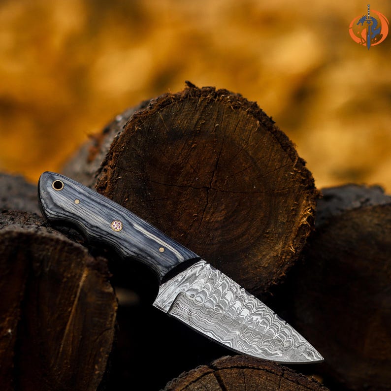 Woodland Hunter – Handmade Damascus Steel Hunting Skinner with Leather Sheath