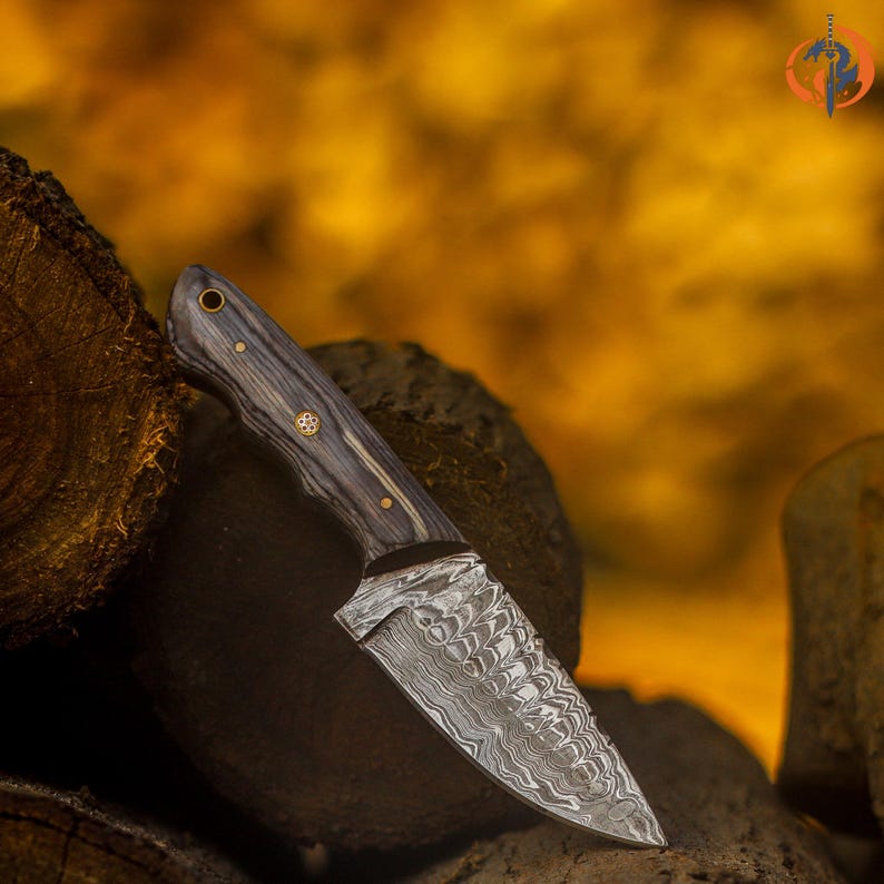 Woodland Hunter – Handmade Damascus Steel Hunting Skinner with Leather Sheath