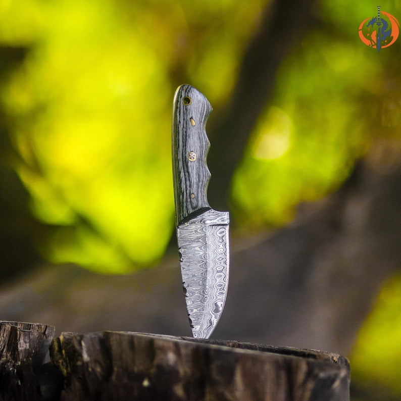Woodland Hunter – Handmade Damascus Steel Hunting Skinner with Leather Sheath