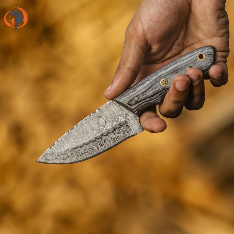 Woodland Hunter – Handmade Damascus Steel Hunting Skinner with Leather Sheath