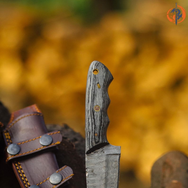 Woodland Hunter – Handmade Damascus Steel Hunting Skinner with Leather Sheath