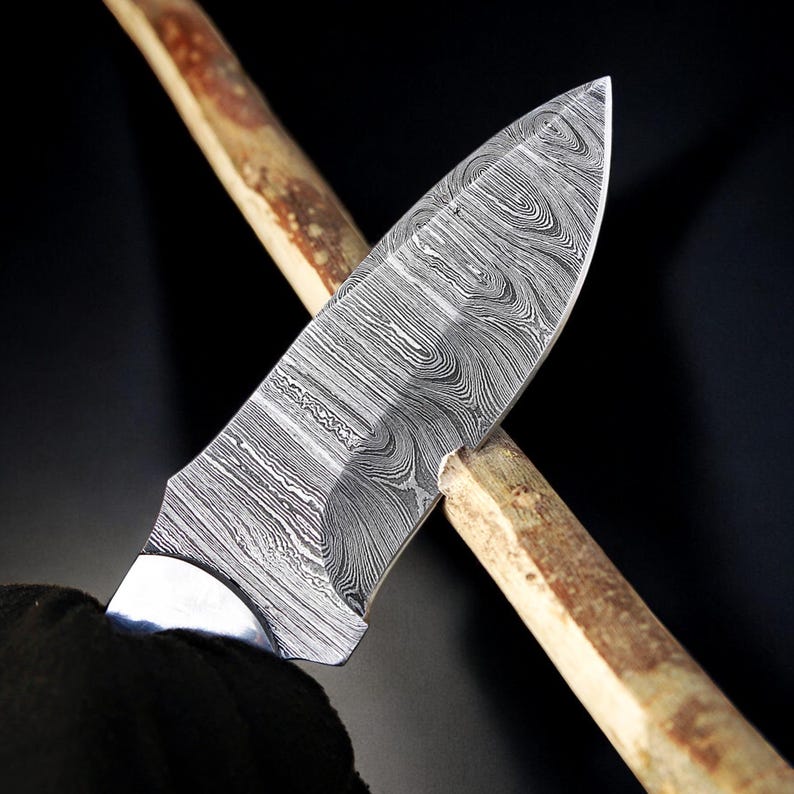 WildWenge – Handmade Damascus Bushcraft & Hunting Knife with Leather Sheath