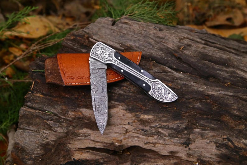 ShadowFang – Hand-Forged Damascus Folding Knife