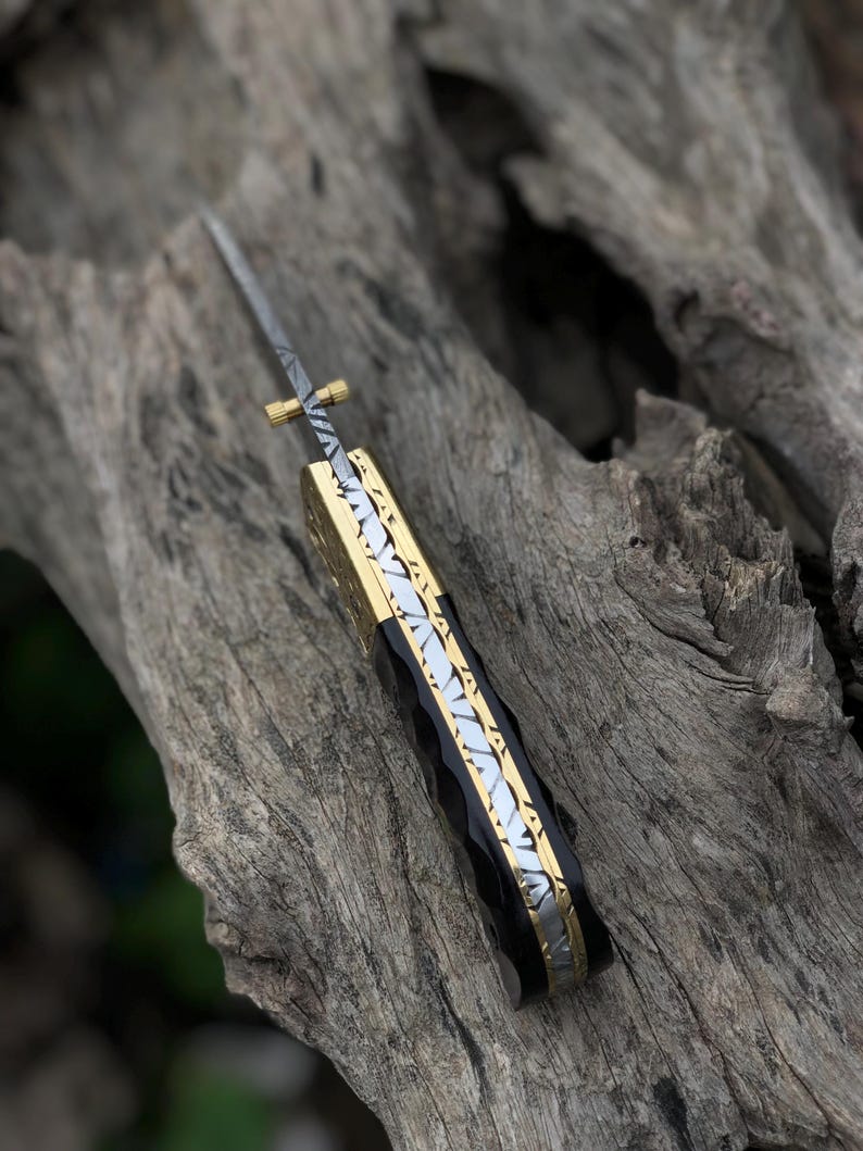The IronWhisper – Custom Damascus Steel Pocket Folding Knife