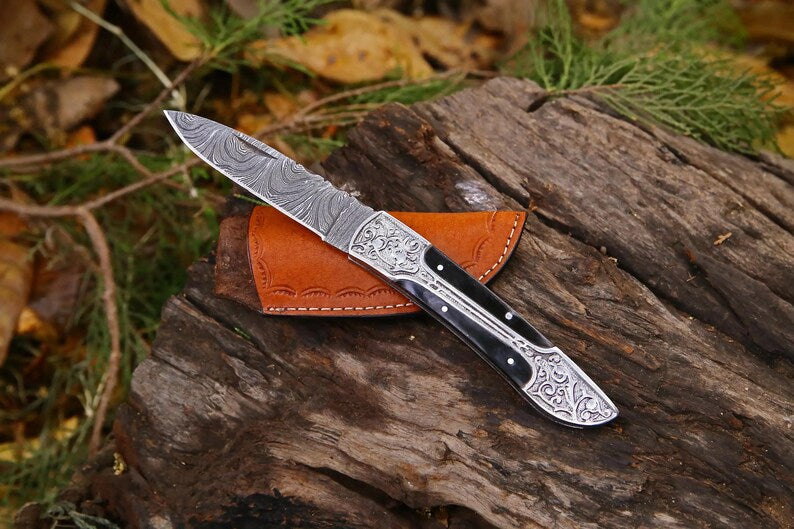 ShadowFang – Hand-Forged Damascus Folding Knife