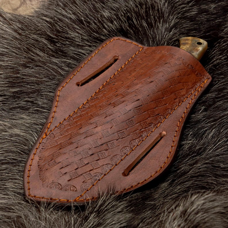Crimson Edge – Handmade D2 Steel Skinning Knife with Leather Sheath