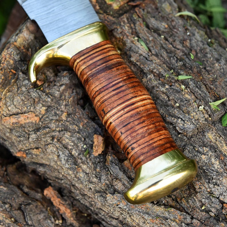 ProAction Damascus Hunter – Handmade Gurkha Kukri Bowie Knife