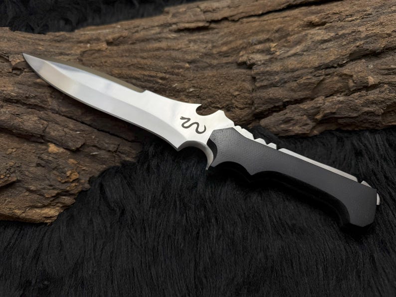 Krauser Fang – Resident Evil Replica Combat Knife