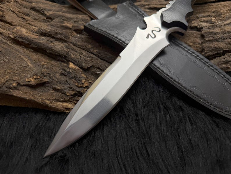 Krauser Fang – Resident Evil Replica Combat Knife