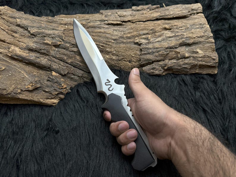 Krauser Fang – Resident Evil Replica Combat Knife