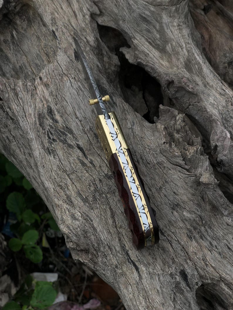 The IronWhisper – Custom Damascus Steel Pocket Folding Knife