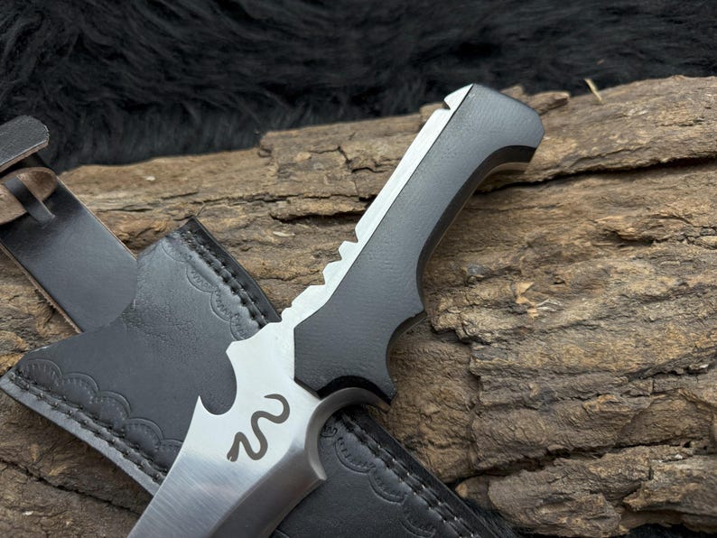 Krauser Fang – Resident Evil Replica Combat Knife