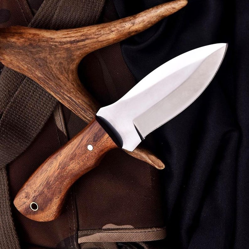 BushCrafter Edge – Handmade 1075 High-Carbon Hunting Knife with Leather Sheath